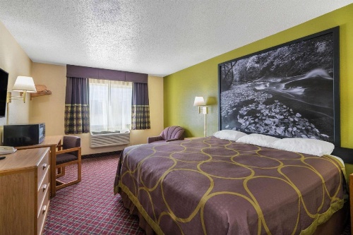 Super 8 by Wyndham Fountain image 10